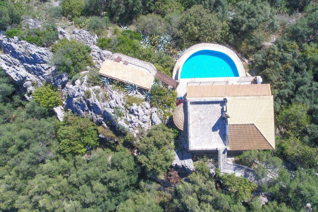 House On The Rocks Villa Katavolos Bagian luar foto