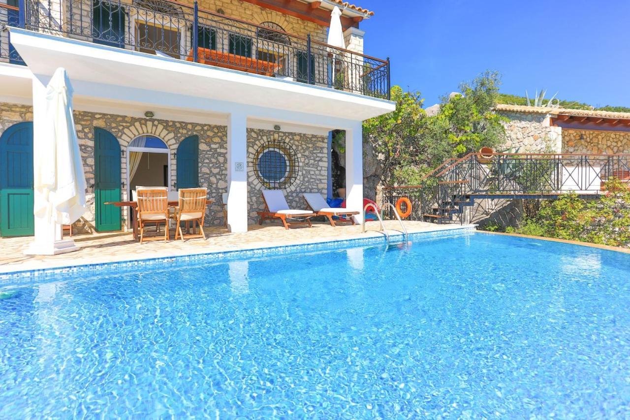 House On The Rocks Villa Katavolos Bagian luar foto
