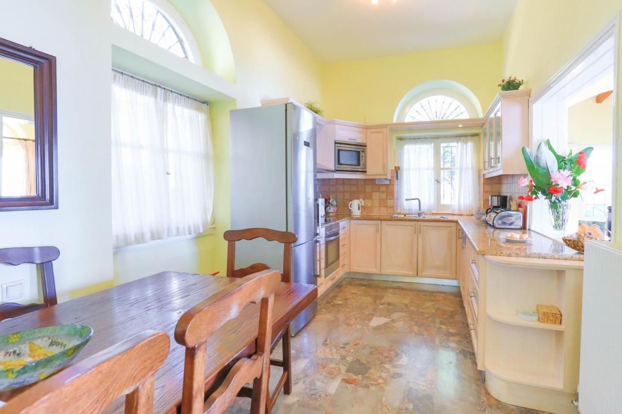 House On The Rocks Villa Katavolos Bagian luar foto